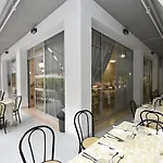 Lively Hotell 3*