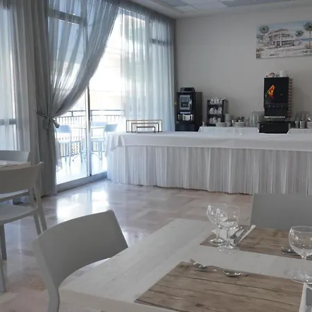 Lively Hotel 3*