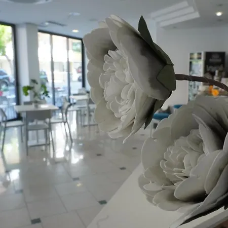 Lively Hotell 3*