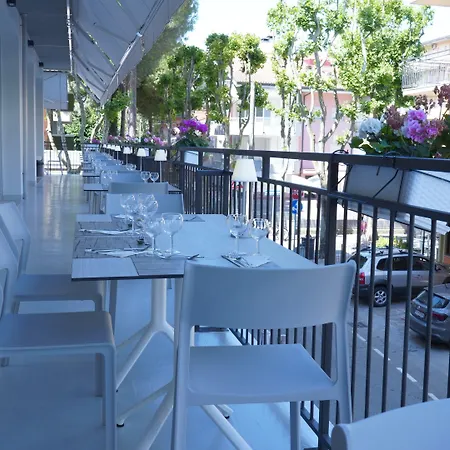 Hotell Lively 3*