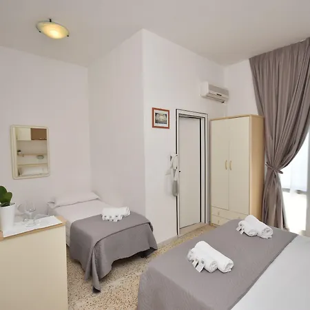Lively Hotell 3*