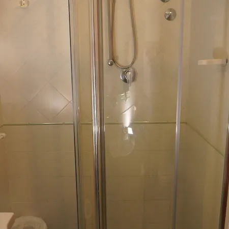 Lively Hotell